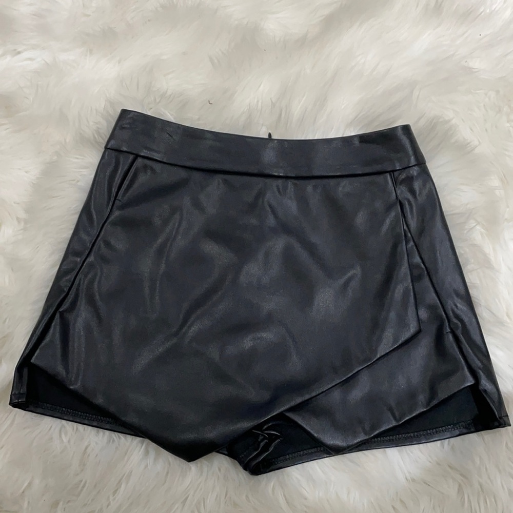 Leather envelope shorts
